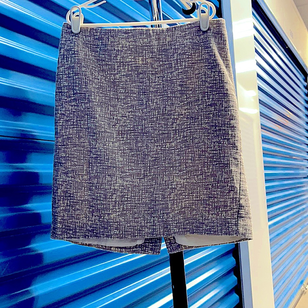 Banana Republic Grey & White Tweed Mini Skirt w/ Slit